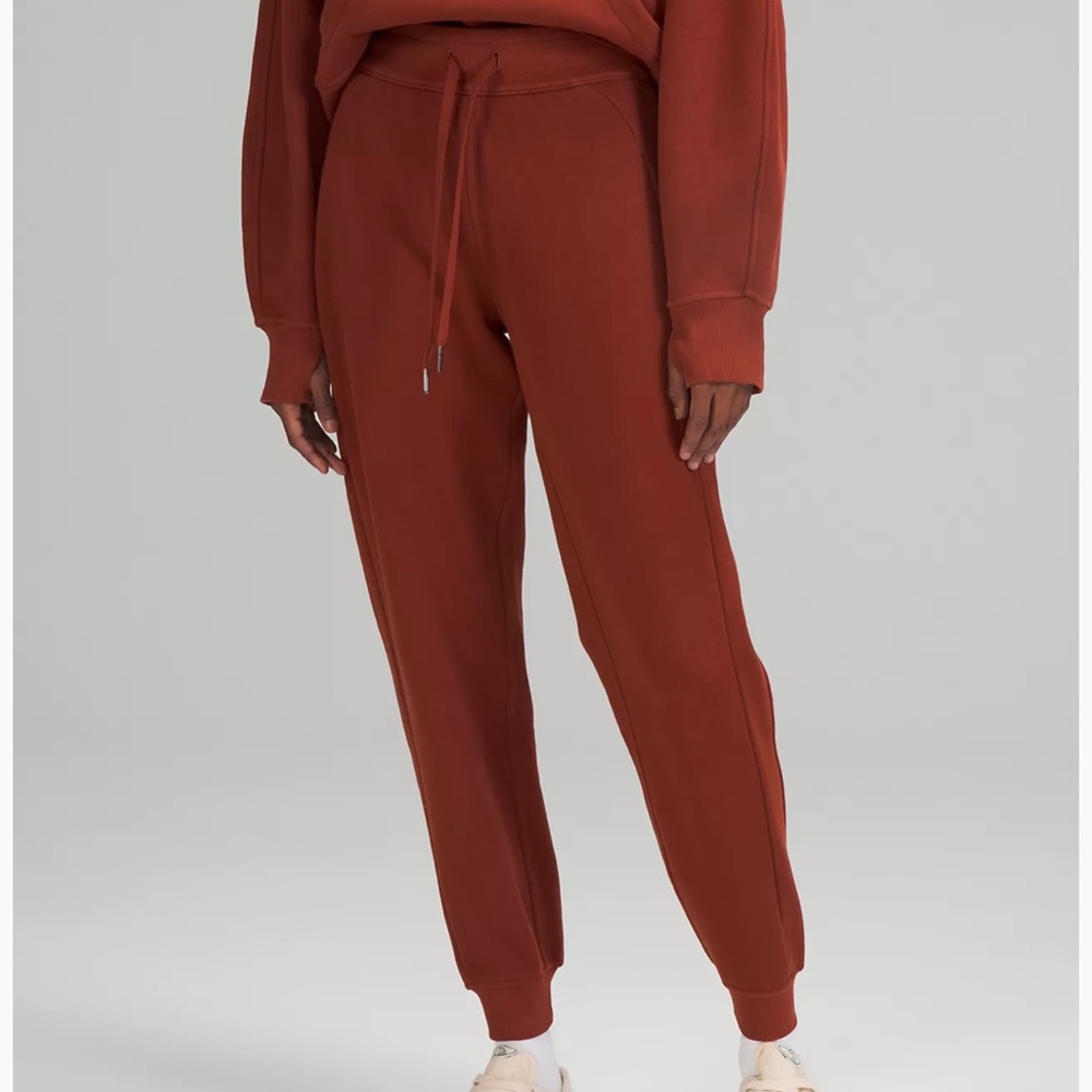 NWT scuba HR joggers. Size 8.